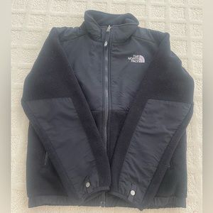 Boys North Face Denali jacket size M (10/12)
